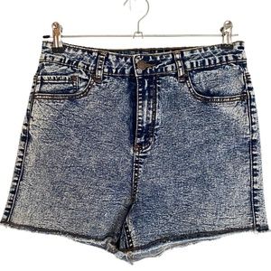 Iris Jeans Women’s Acid Wash High Waisted Distressed Hem Shorts [US L]